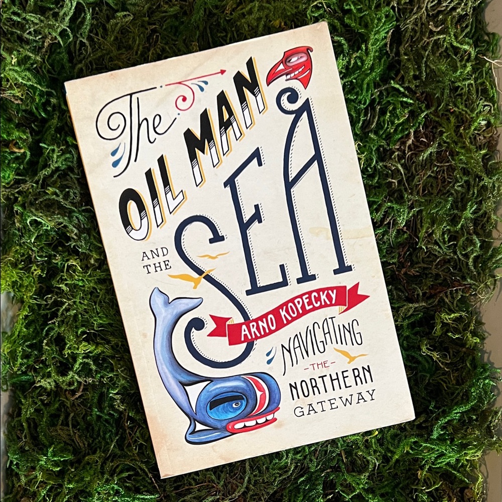 📚 2/$21 📚 The Oil Man and the Sea 🌊 softcover book nautical decor Like New!